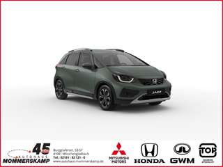 Schräge Frontansicht auf einen Honda Jazz , freigestellt