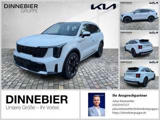 Schräge Frontansicht auf einen Kia Sorento , freigestellt