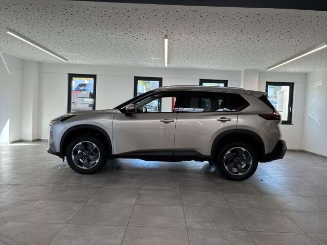 Fahrzeugbild eines Nissan X-TRAIL