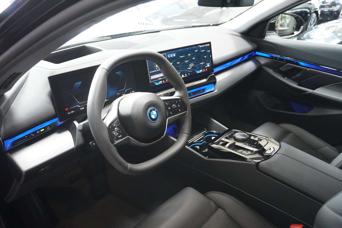Fahrzeugbild eines BMW i5