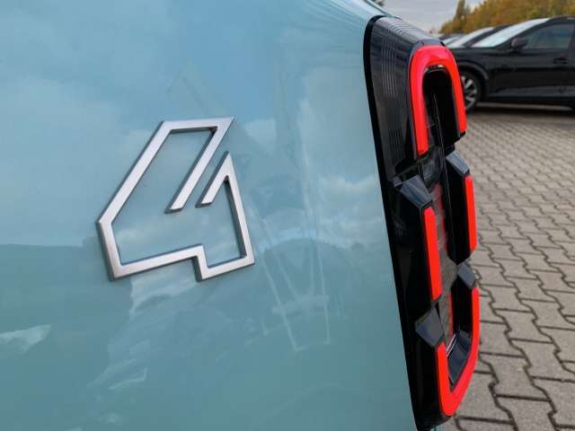 Fahrzeugbild eines Renault 4 E-TECH