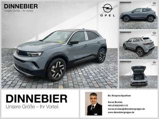 Schräge Frontansicht auf einen Opel Mokka , freigestellt