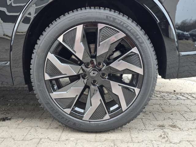 Fahrzeugbild eines Renault Rafale