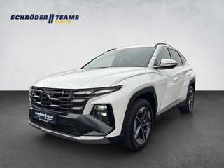 Schräge Frontansicht auf einen Hyundai Tucson , freigestellt