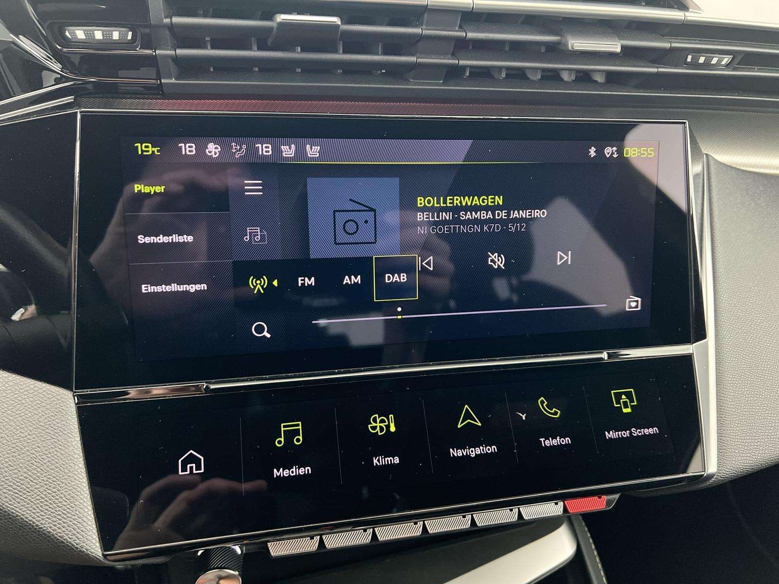 Fahrzeugbild eines Peugeot 408