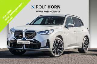 Schräge Frontansicht auf einen BMW X3 , freigestellt
