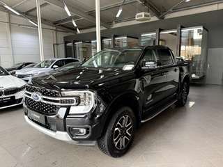 Schräge Frontansicht auf einen Ford Ranger , freigestellt