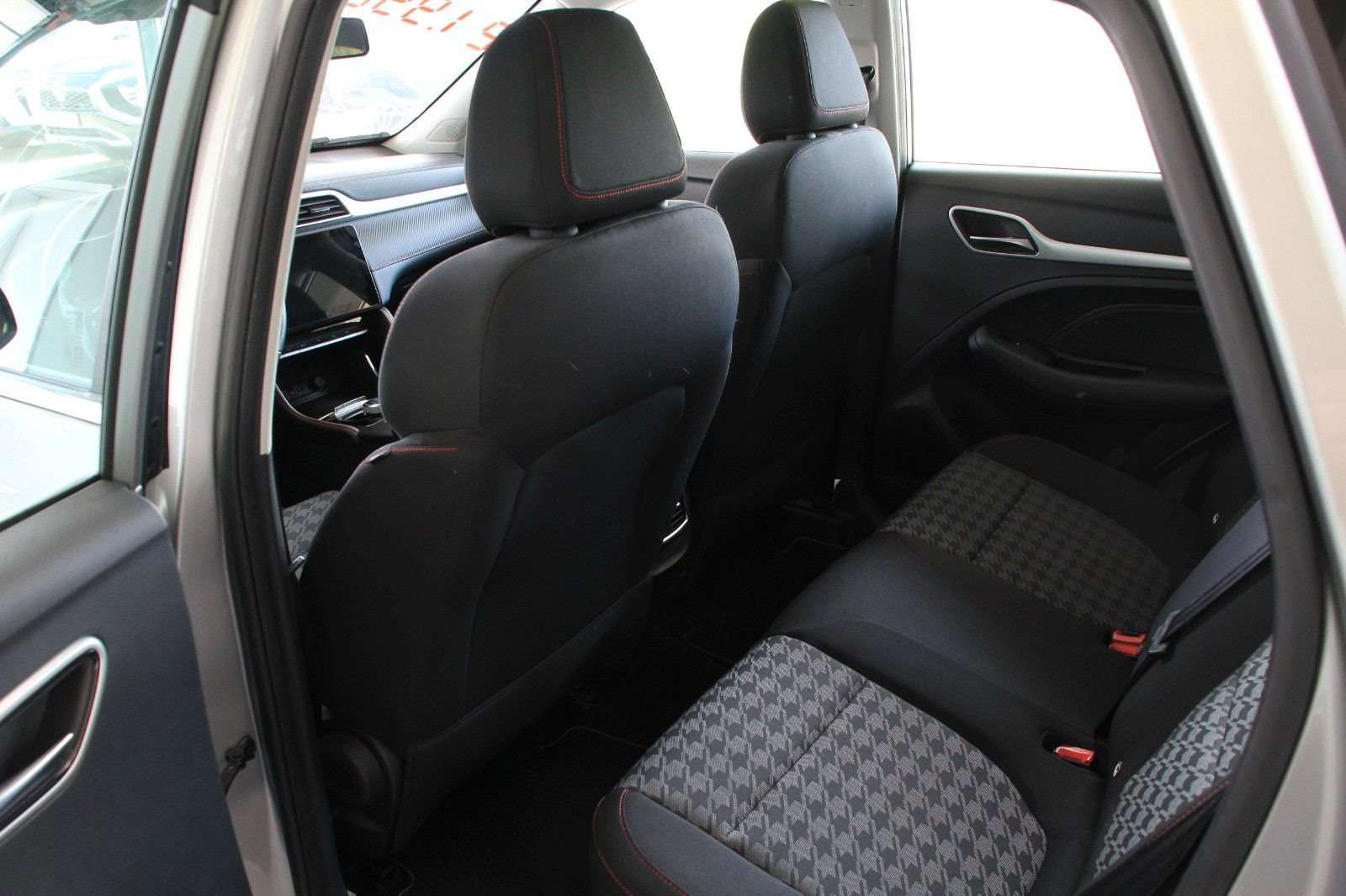 Fahrzeugbild eines MG ZS