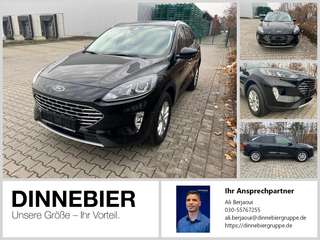 Schräge Frontansicht auf einen Ford Kuga , freigestellt