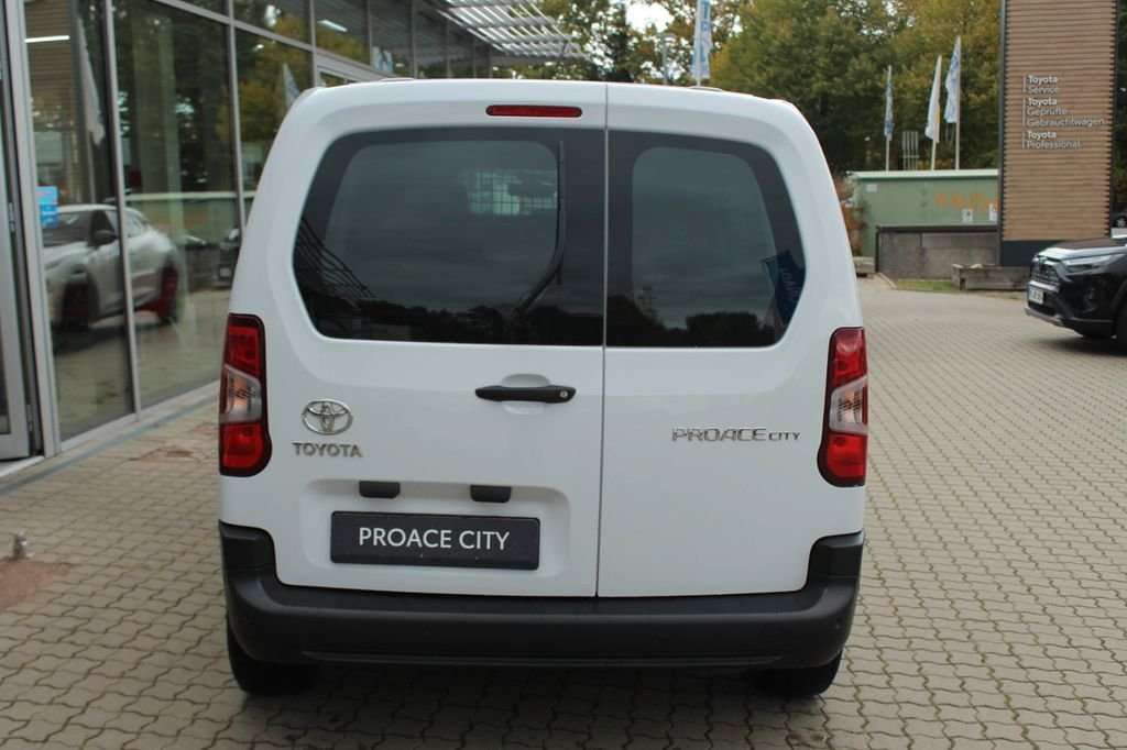 Fahrzeugbild eines Toyota Proace City