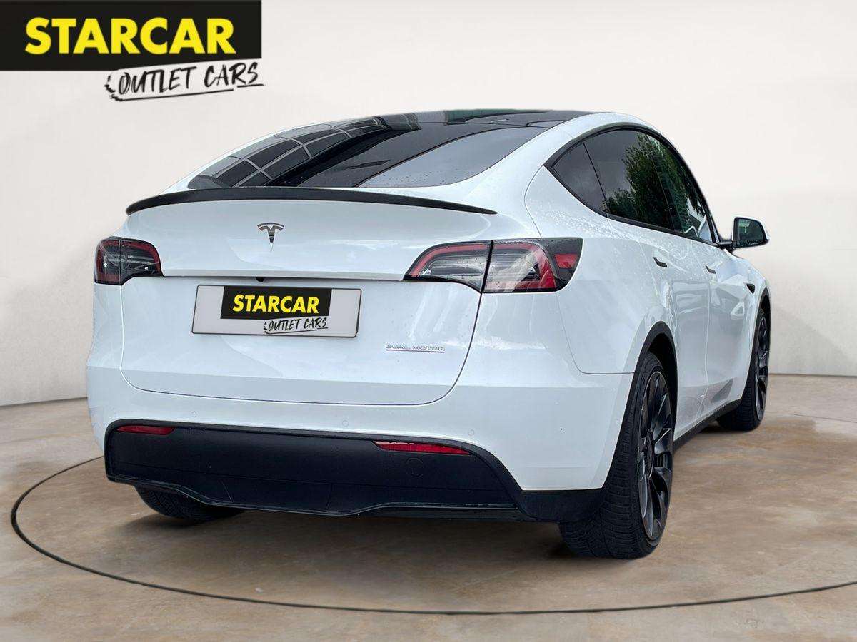 Fahrzeugbild eines TESLA Model Y
