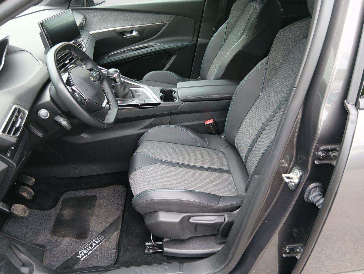 Fahrzeugbild eines Peugeot 5008