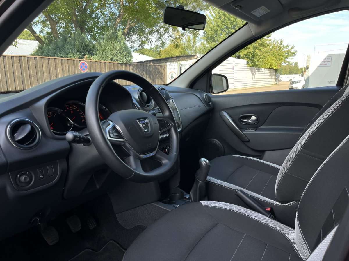 Fahrzeugbild eines Dacia Sandero