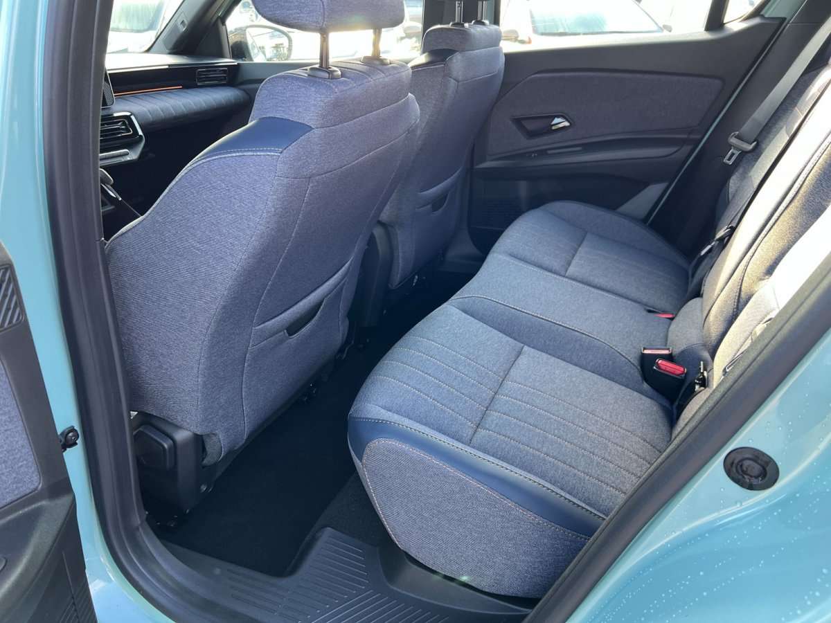 Fahrzeugbild eines Renault 4 E-TECH