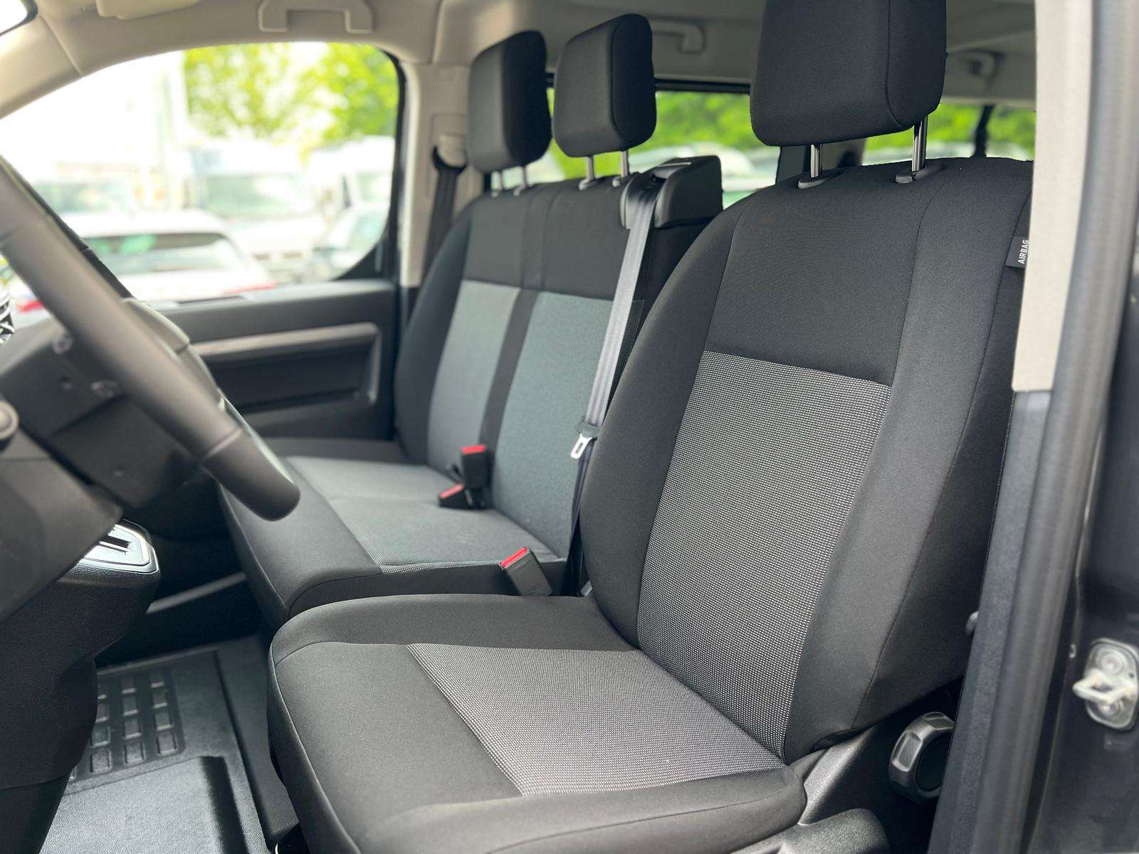 Fahrzeugbild eines Peugeot Traveller