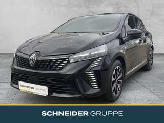 Schräge Frontansicht auf einen Renault Clio , freigestellt