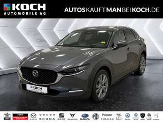 Schräge Frontansicht auf einen Mazda CX-30 , freigestellt