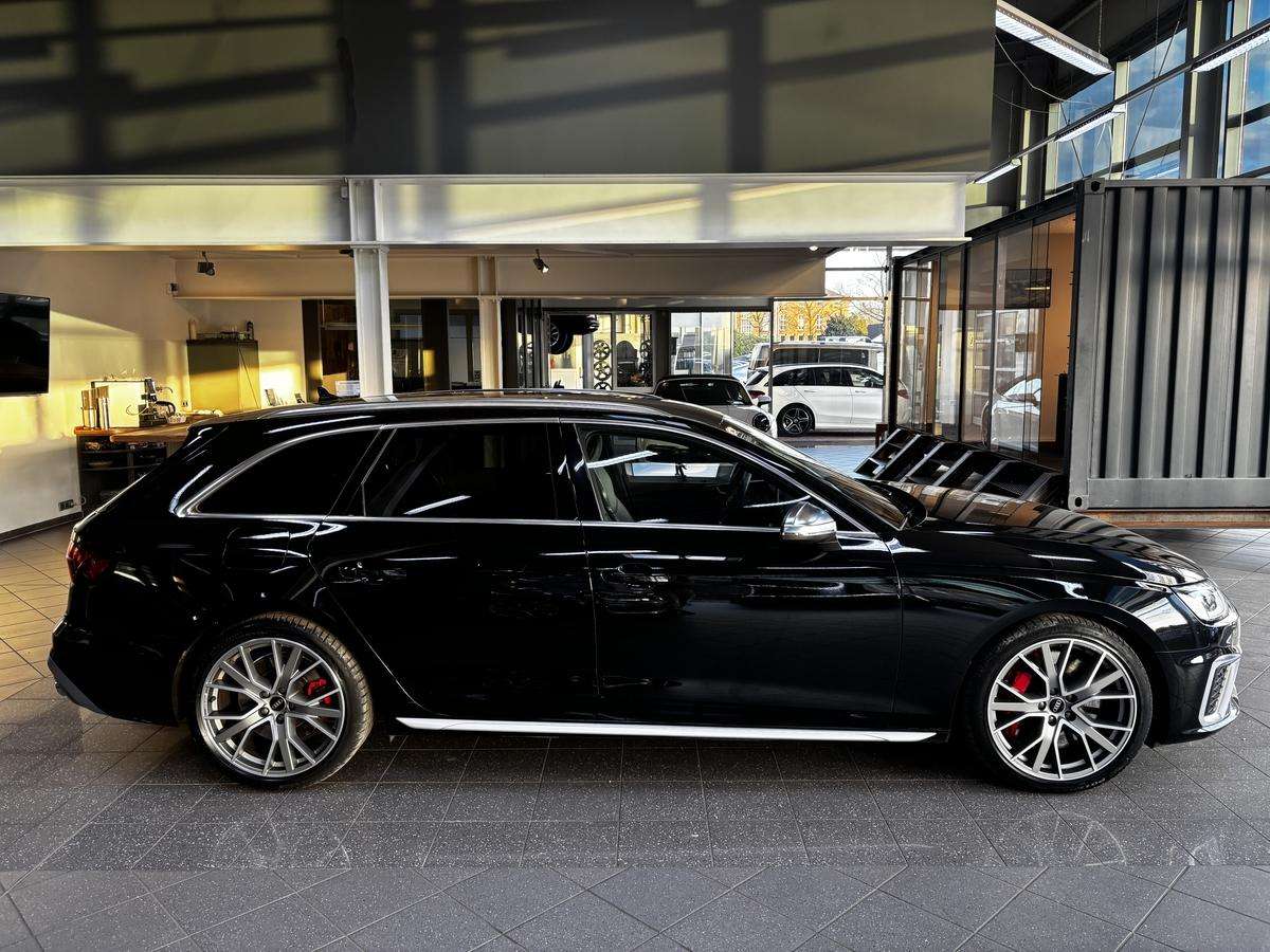 Fahrzeugbild eines Audi S4