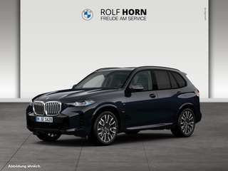 Schräge Frontansicht auf einen BMW X5 , freigestellt