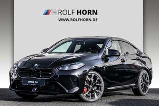 Schräge Frontansicht auf einen BMW 2er-Reihe , freigestellt