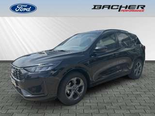 Schräge Frontansicht auf einen Ford Kuga , freigestellt