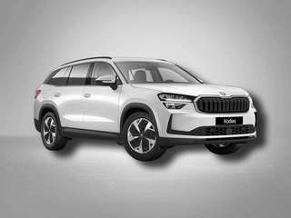 Schräge Frontansicht auf einen Skoda Kodiaq , freigestellt