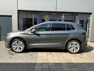 Schräge Frontansicht auf einen Skoda Elroq , freigestellt