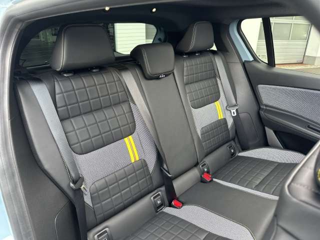 Fahrzeugbild eines Renault 4 E-TECH