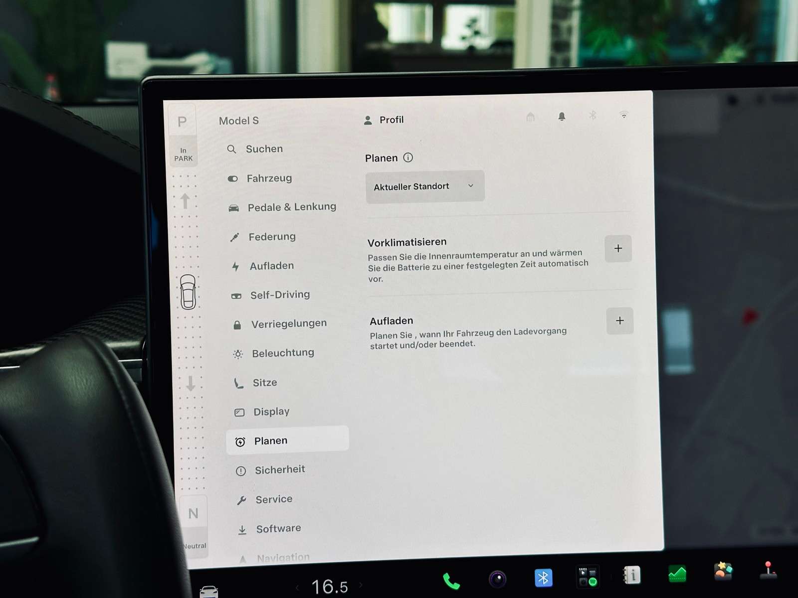Fahrzeugbild eines TESLA Model S