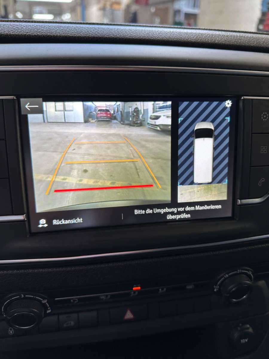 Fahrzeugbild eines Opel Vivaro