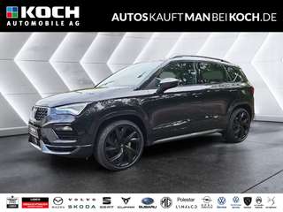 Schräge Frontansicht auf einen CUPRA Ateca , freigestellt