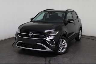 Schräge Frontansicht auf einen Volkswagen T-Cross , freigestellt