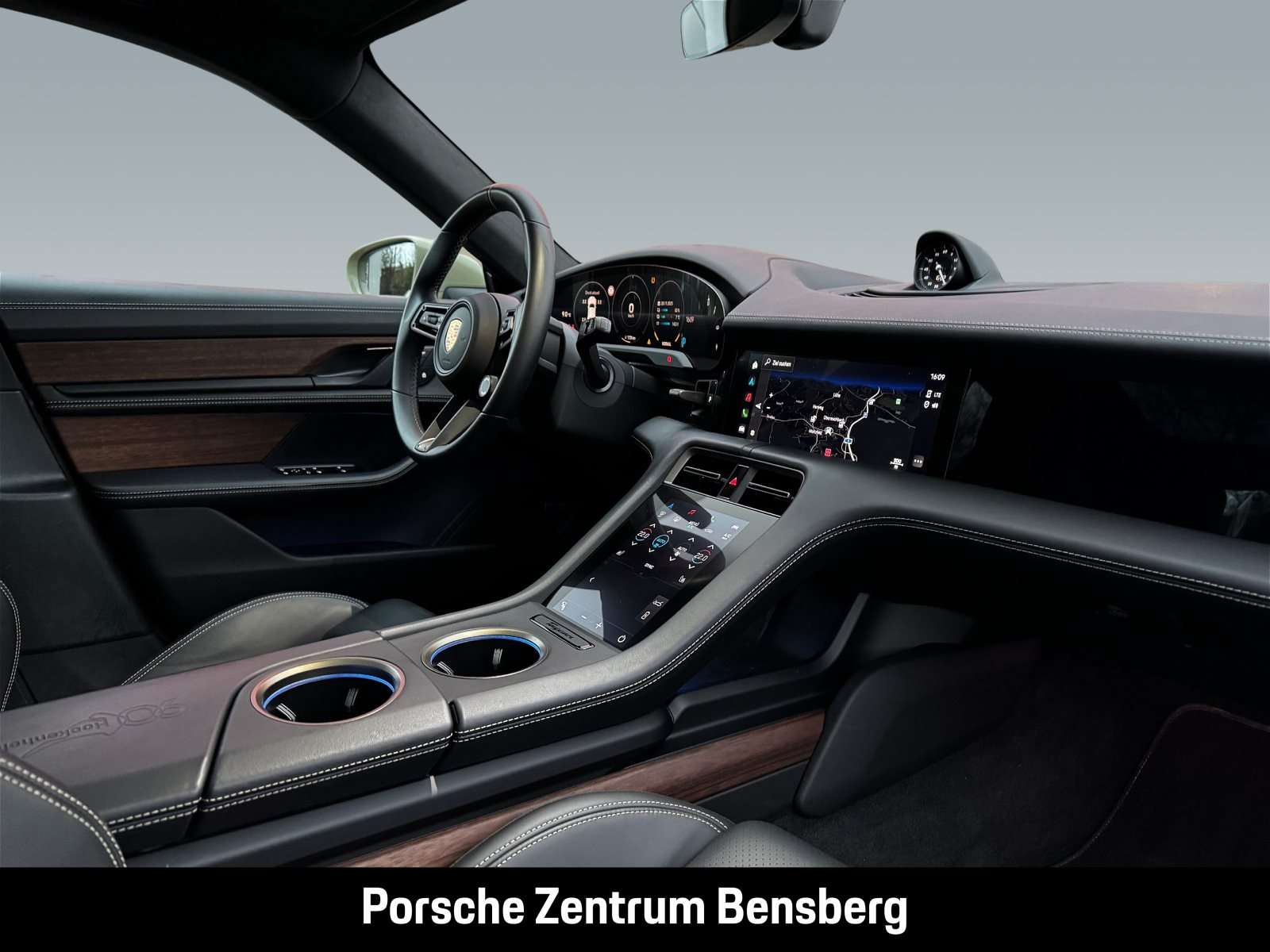 Fahrzeugbild eines Porsche Taycan