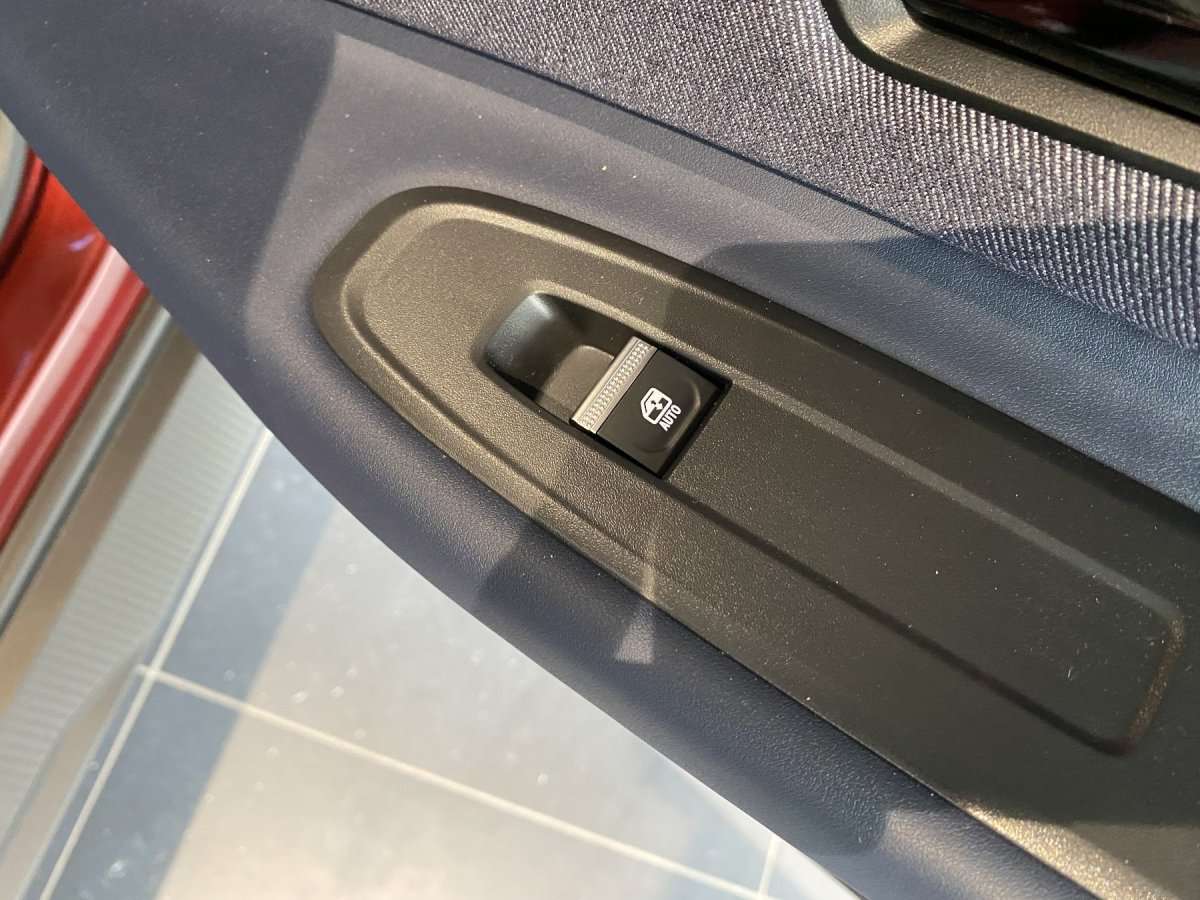 Fahrzeugbild eines Renault 4 E-TECH