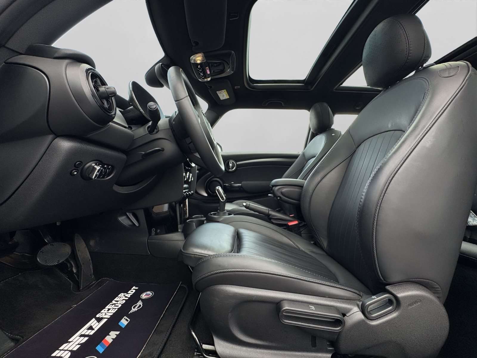 Fahrzeugbild eines MINI COOPER