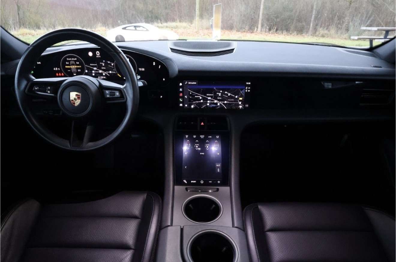 Fahrzeugbild eines Porsche Taycan