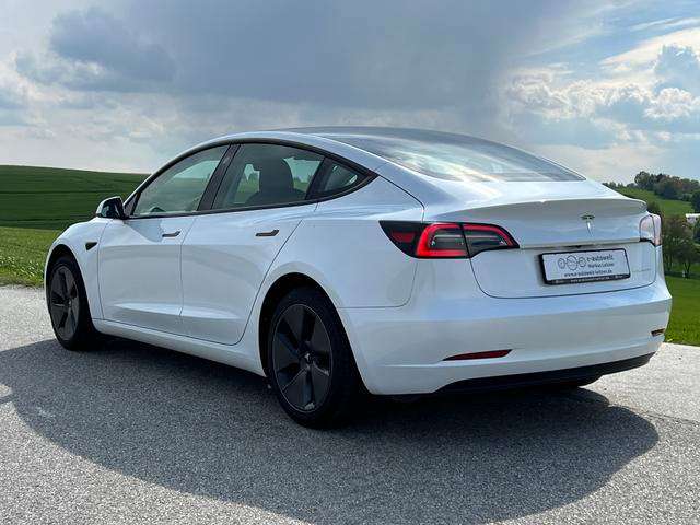 Fahrzeugbild eines TESLA Model 3