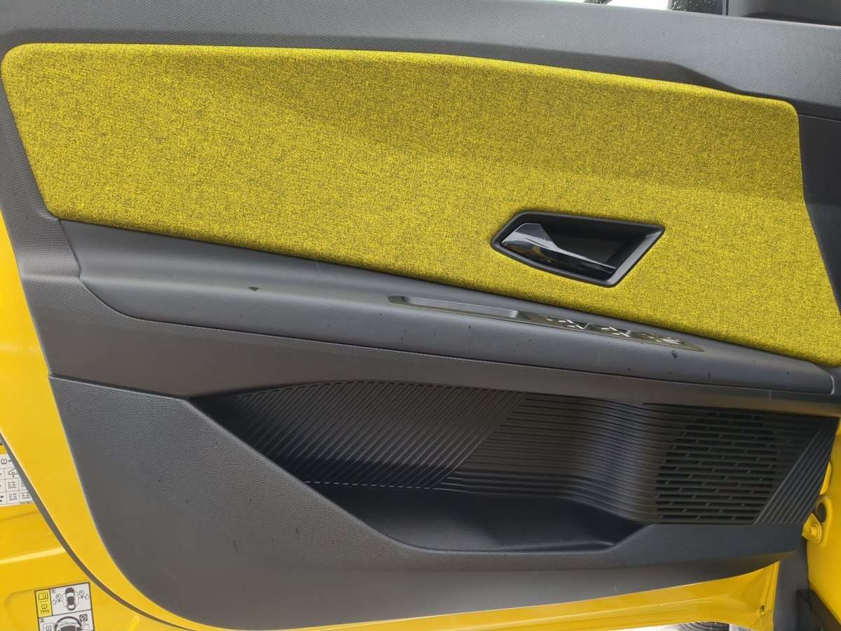 Fahrzeugbild eines Renault 5 E-TECH