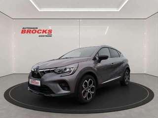 Schräge Frontansicht auf einen Mitsubishi ASX , freigestellt