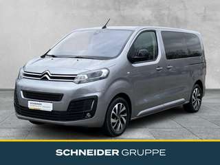Schräge Frontansicht auf einen Citroën SpaceTourer , freigestellt