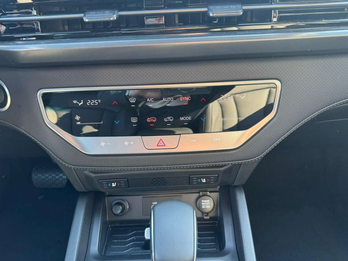 Fahrzeugbild eines KGM Musso Grand