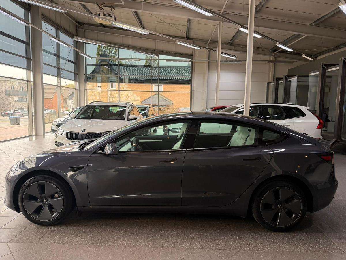 Fahrzeugbild eines TESLA Model 3