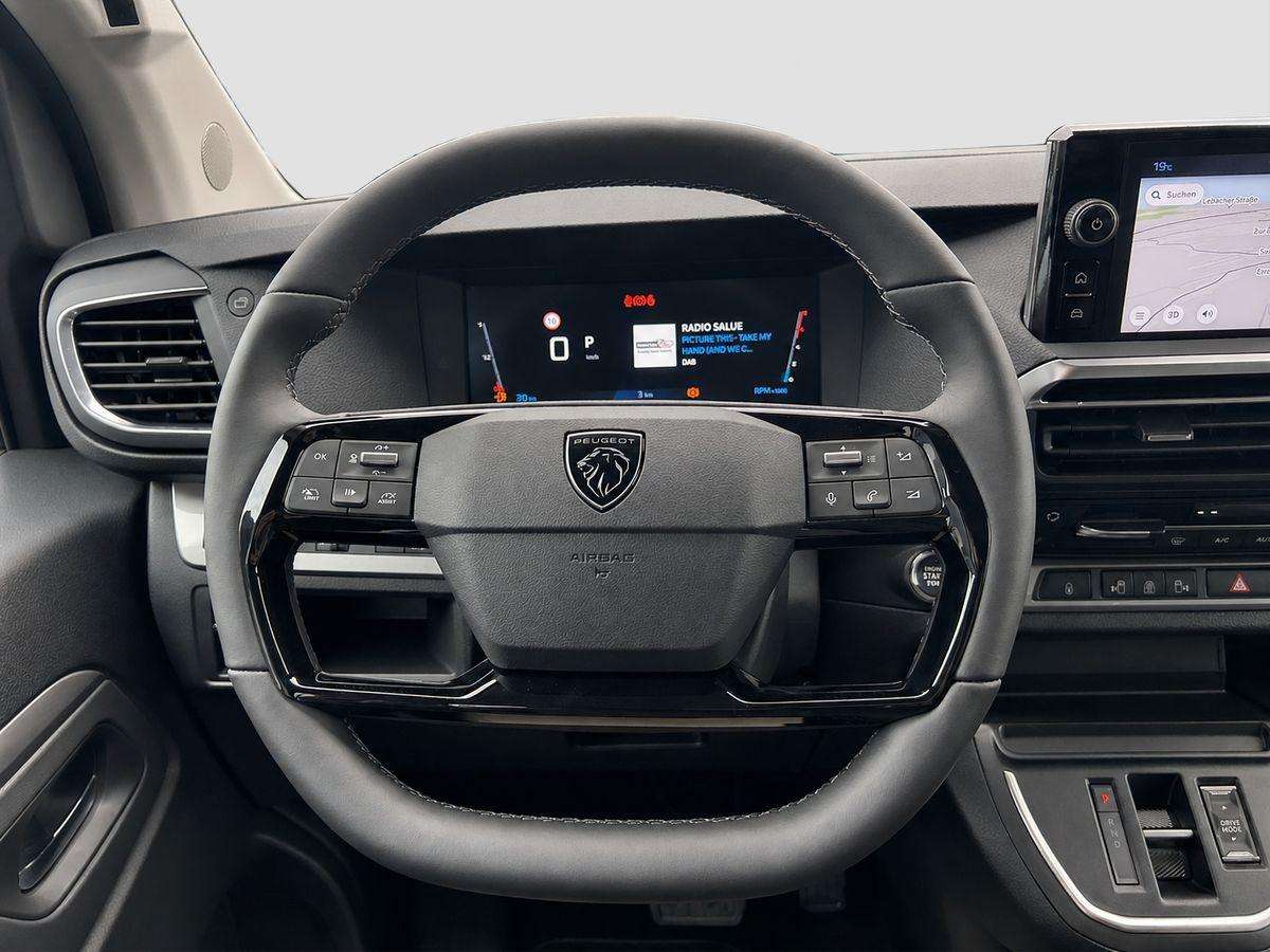 Fahrzeugbild eines Peugeot Traveller