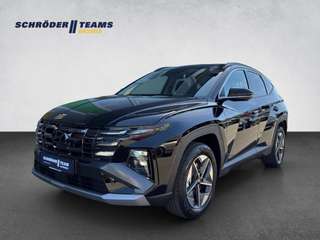 Schräge Frontansicht auf einen Hyundai Tucson , freigestellt