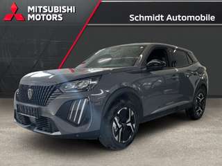 Schräge Frontansicht auf einen Peugeot 2008 , freigestellt