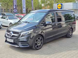 Schräge Frontansicht auf einen Mercedes-Benz V-Klasse , freigestellt