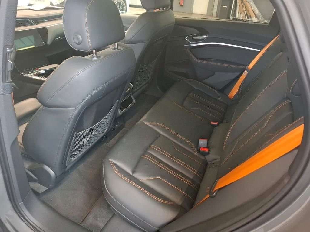 Fahrzeugbild eines Audi e-tron