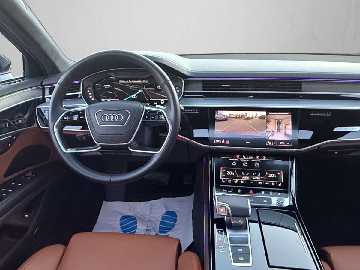 Fahrzeugbild eines Audi A8