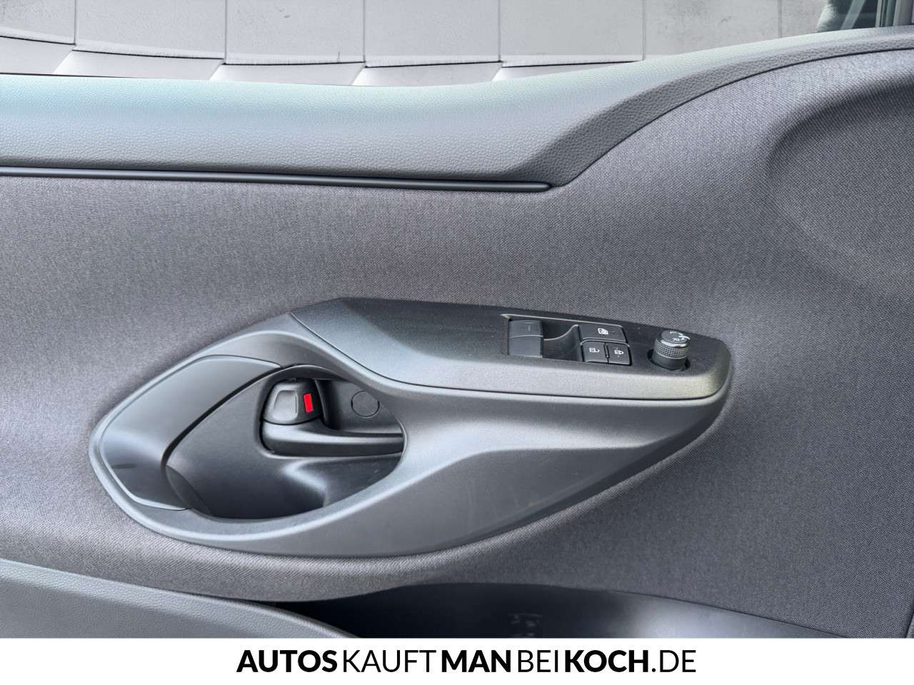 Fahrzeugbild eines Mazda Mazda2 Hybrid