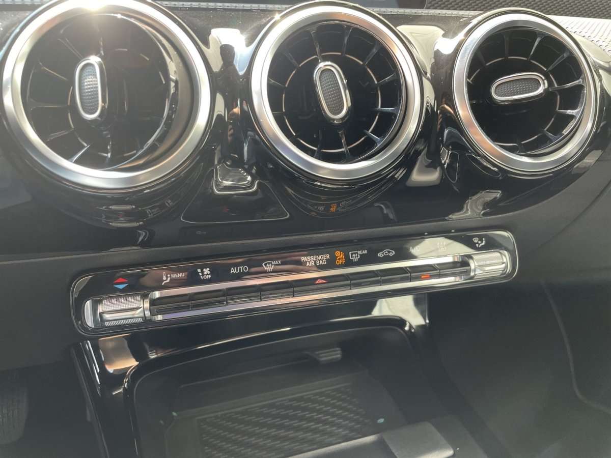 Fahrzeugbild eines Mercedes-Benz CLA